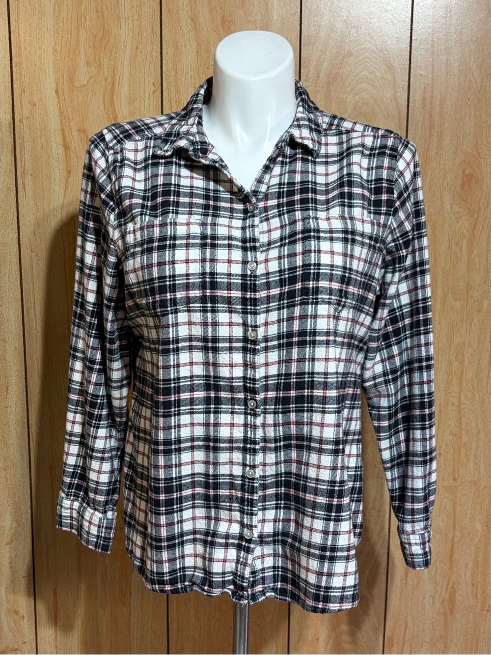 Croft & Barrow Women’s Plaid Button-Up Shirt - Black & White SZ - XL